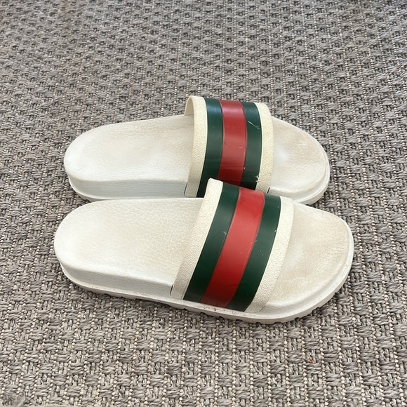 GUCCI SLIDES!💚❤️ - Picture 2 of 4